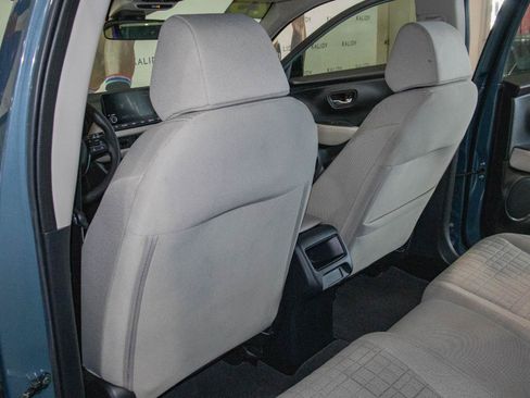 Used 2025 Honda HR-V LX image 9
