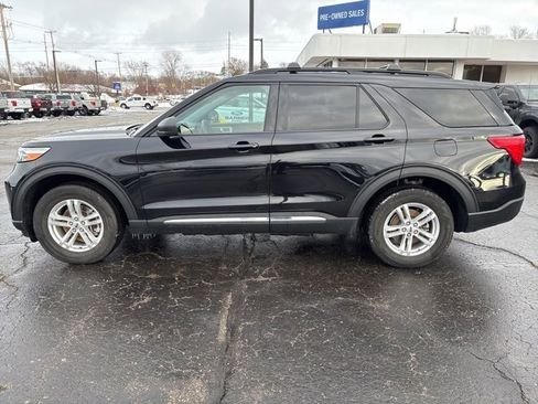 Used 2023 Ford Explorer XLT image 2