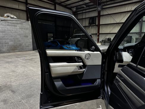 Used 2020 Land Rover Range Rover HSE image 11