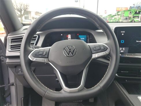 Certified 2025 Volkswagen Atlas Cross Sport SE image 22