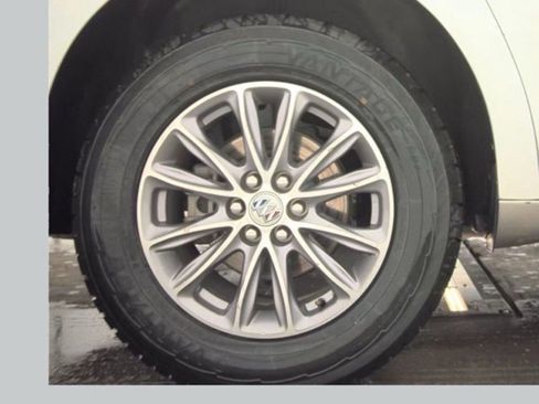 Used 2024 Buick Enclave Premium image 23