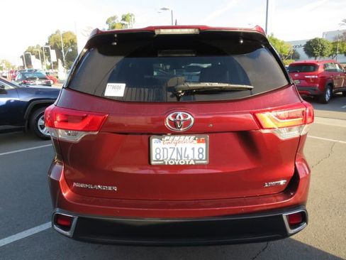 Used 2018 Toyota Highlander Limited image 9