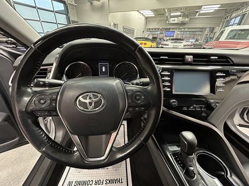 Used 2019 Toyota Camry SE image 9