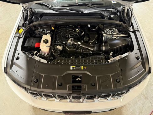 Certified 2025 Jeep Grand Cherokee Laredo X w/ Luxury Tech Group I AWD/4WD image 31