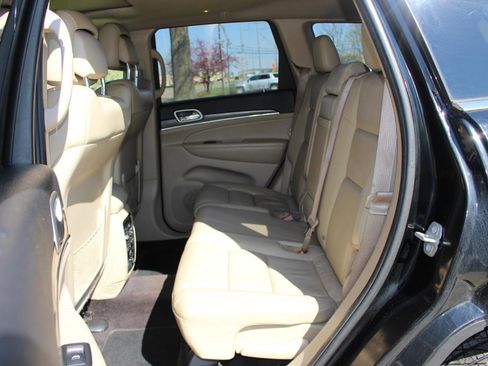 Used 2018 Jeep Grand Cherokee Limited image 37