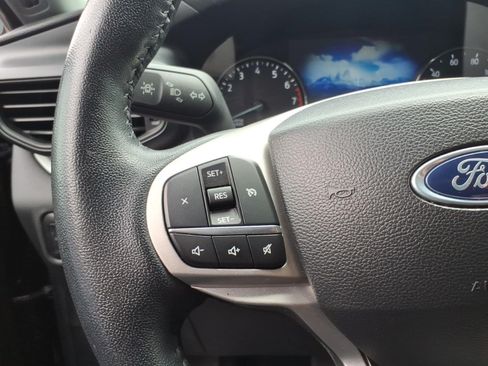 Used 2023 Ford Explorer XLT AWD/4WD image 12