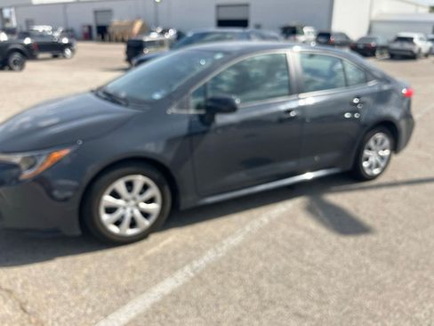 Used 2025 Toyota Corolla LE FWD image 1