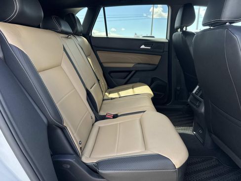 Used 2023 Volkswagen Atlas Cross Sport SE w/ Panoramic Sunroof Package FWD image 9