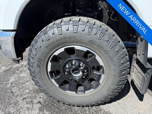 Used 2025 Ford F350 Lariat w/ Tremor Off-Road Package AWD/4WD image 9