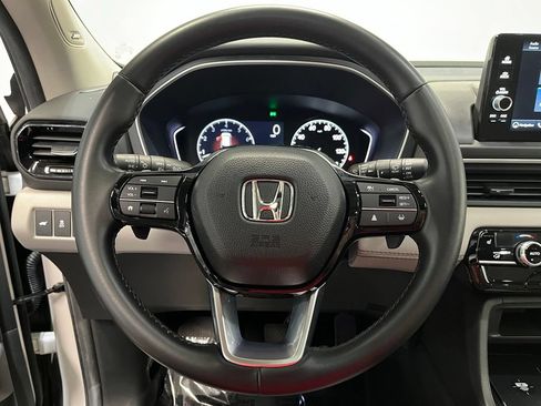 Used 2025 Honda Pilot Touring image 6