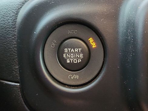 Used 2018 Jeep Wrangler Unlimited Sport S AWD/4WD image 15