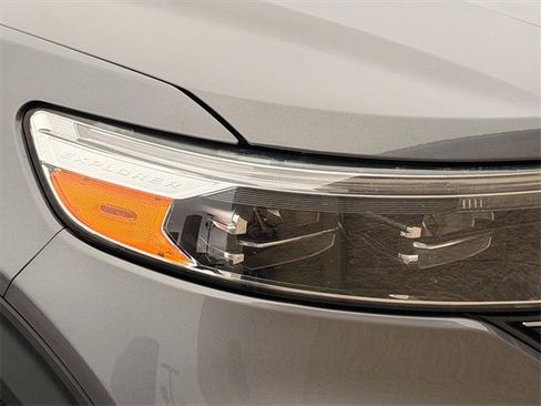 Used 2021 Ford Explorer XLT image 21