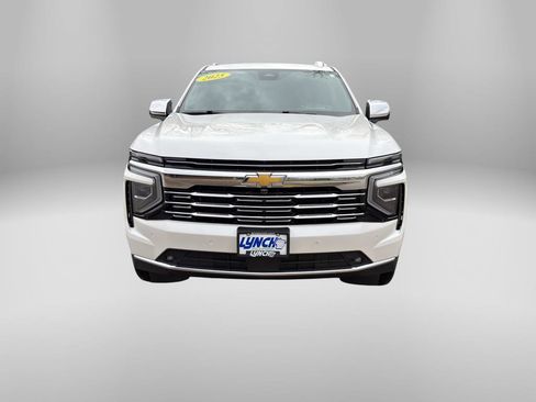 Used 2025 Chevrolet Suburban Premier AWD/4WD image 5