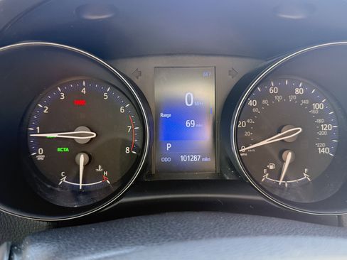 Used 2018 Toyota C-HR image 11