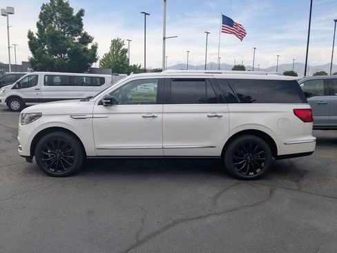 Used 2018 Lincoln Navigator L Reserve w/ Technology Package AWD/4WD image 9