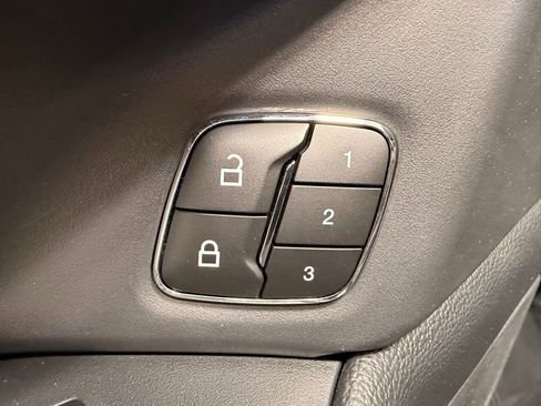 Used 2023 Ford Expedition XLT image 24