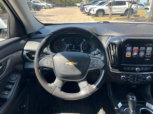 Used 2019 Chevrolet Traverse LT FWD image 15