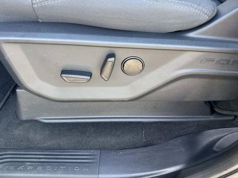 Certified 2025 Ford Expedition Active AWD/4WD image 25