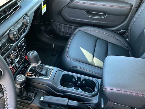 New 2026 Jeep Wrangler Unlimited Rubicon w/ Whitecap Package image 11