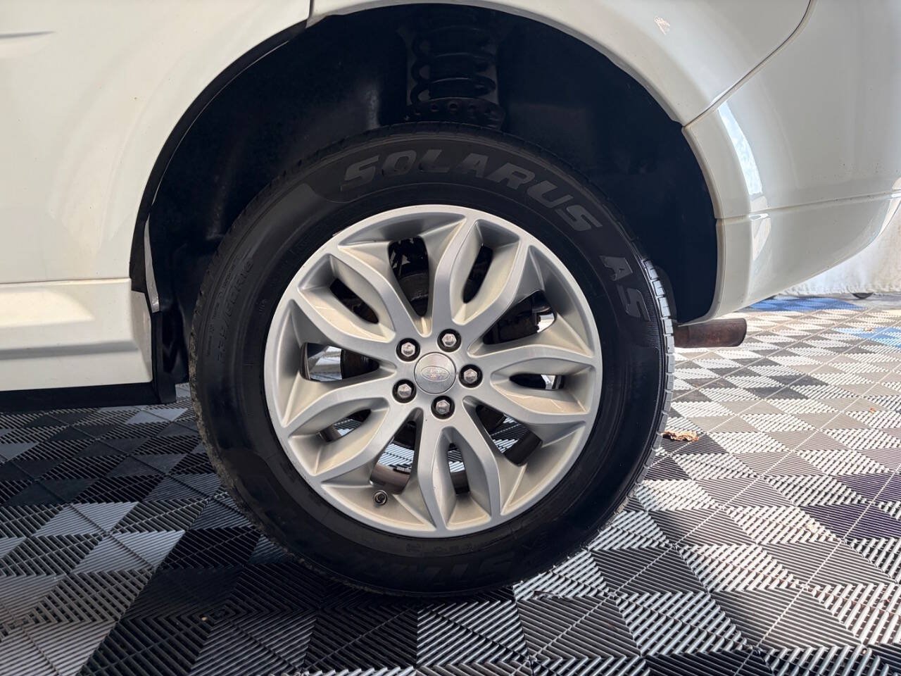 Used 2015 Land Rover LR2 AWD/4WD image 26