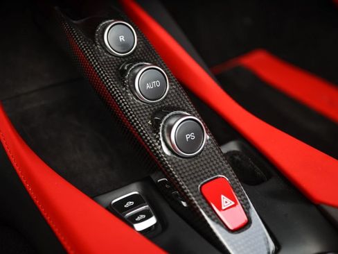 Certified 2019 Ferrari Portofino RWD image 38