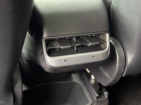 Used 2021 Tesla Model Y Long Range AWD/4WD image 14