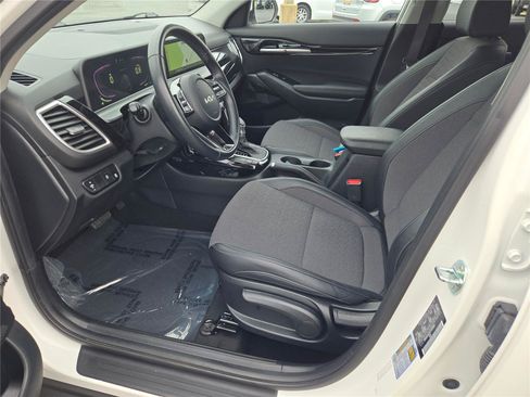 Used 2025 Kia Seltos S FWD image 29
