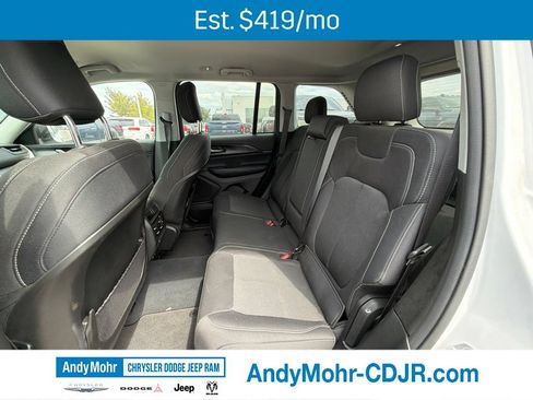 Used 2023 Jeep Grand Cherokee Laredo AWD/4WD image 12