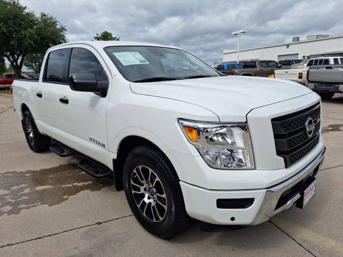 Used 2024 Nissan Titan SV w/ SV Convenience Package RWD image 8