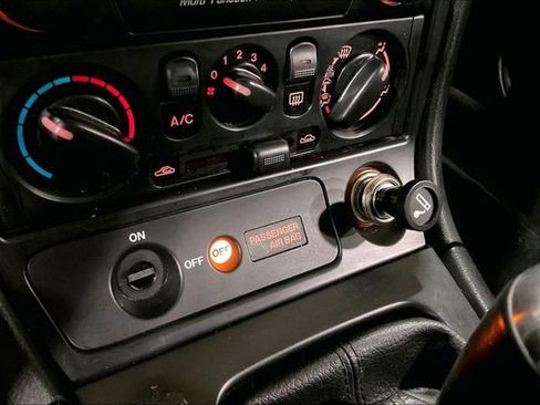 Used 2002 MAZDA MX-5 Miata image 29