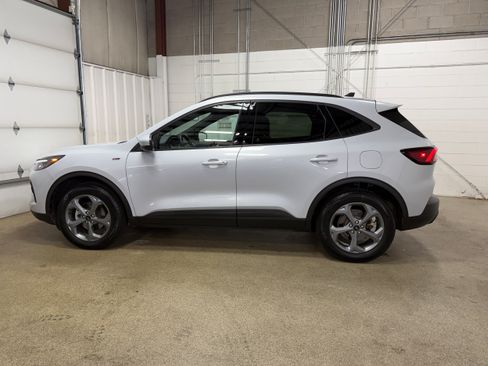 Certified 2025 Ford Escape ST-Line Select AWD/4WD image 6