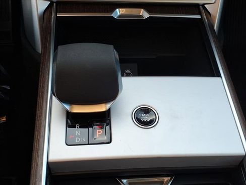 New 2025 Land Rover Range Rover SE image 19