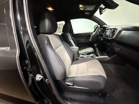 Used 2021 Toyota Tacoma TRD Off-Road w/ Technology Package image 13