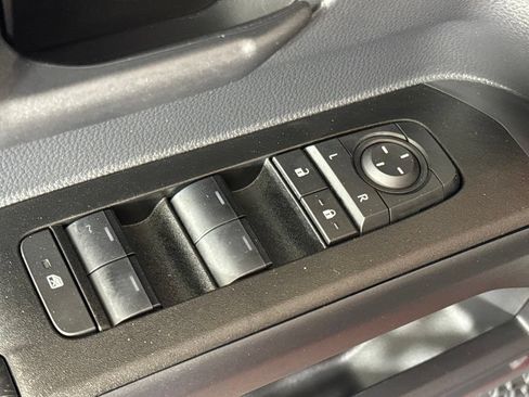 Used 2025 Toyota 4Runner SR5 AWD/4WD image 33