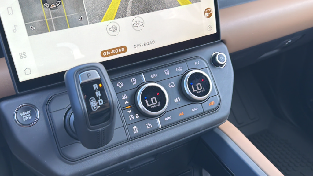New 2026 Land Rover Defender 110 X-Dynamic SE AWD/4WD image 24