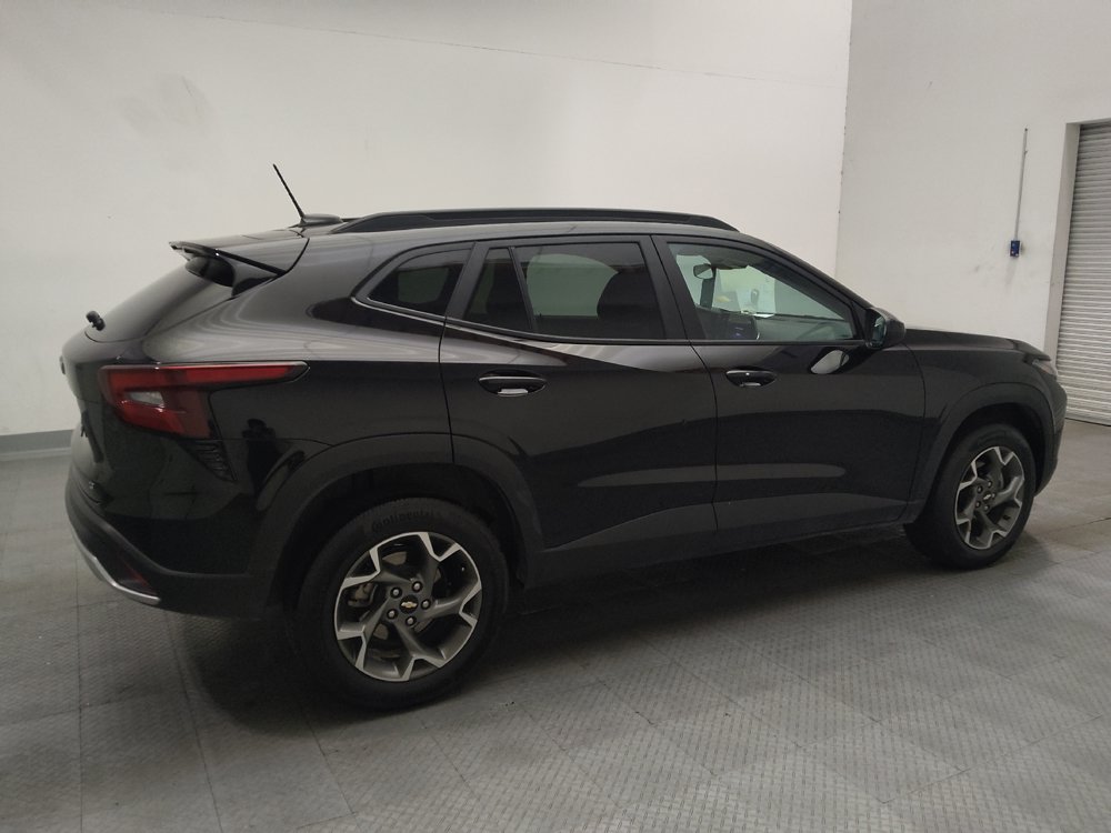 Used 2025 Chevrolet Trax LT w/ LT Convenience Package FWD image 10
