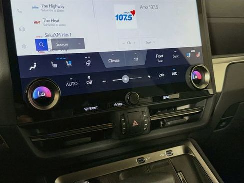Used 2025 Lexus GX 550 w/ Accessory Package (Z1) AWD/4WD image 18