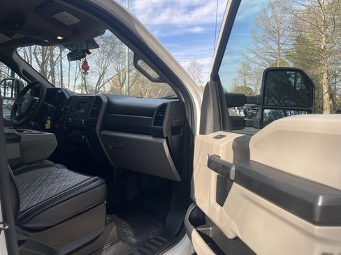 Used 2019 Ford F250 XL w/ Power Equipment Group image 10