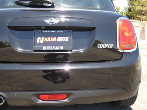 Used 2018 MINI Cooper 2-Door Hardtop FWD image 9