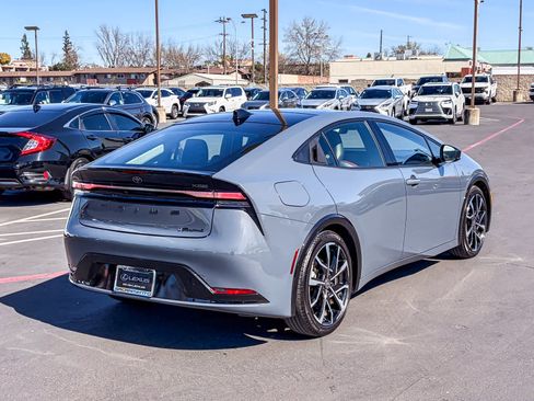 Used 2023 Toyota Prius Prime Premium image 4