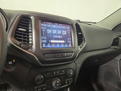 Used 2022 Jeep Cherokee Trailhawk w/ Comfort/Convenience Group image 17