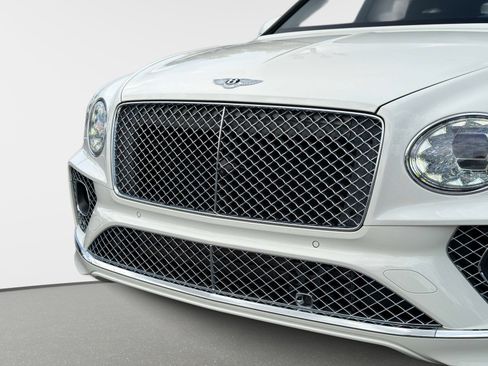 Used 2022 Bentley Bentayga AWD/4WD image 11