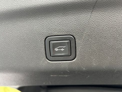 Used 2022 GMC Yukon XL Denali image 47