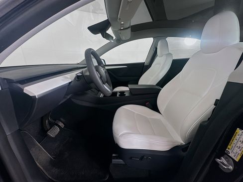 Used 2024 Tesla Model Y Long Range image 13