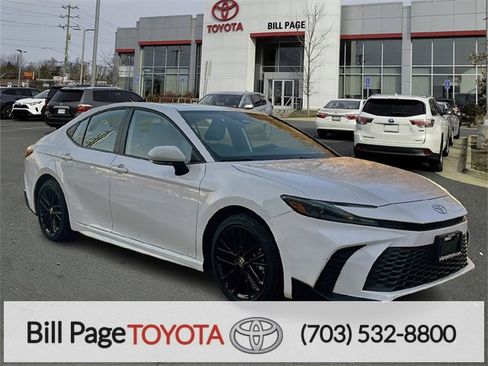 Certified 2025 Toyota Camry SE image 1