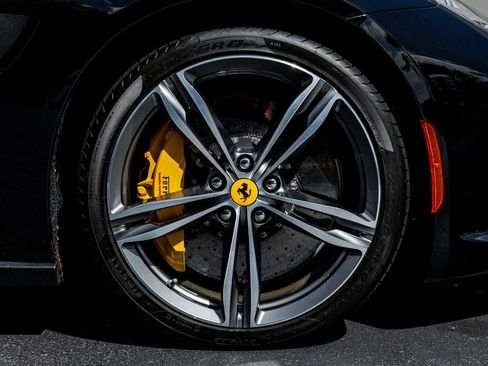 Used 2018 Ferrari GTC4Lusso AWD/4WD image 45