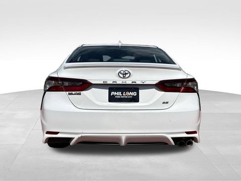Used 2022 Toyota Camry SE FWD image 6