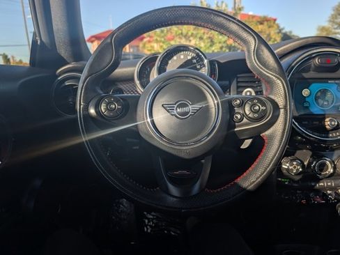 Used 2019 MINI Cooper S image 13