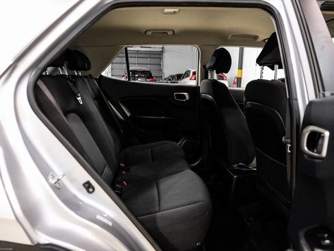 Used 2021 Hyundai Venue SE image 34