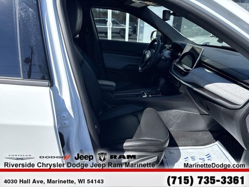 Used 2023 Jeep Compass Latitude image 25